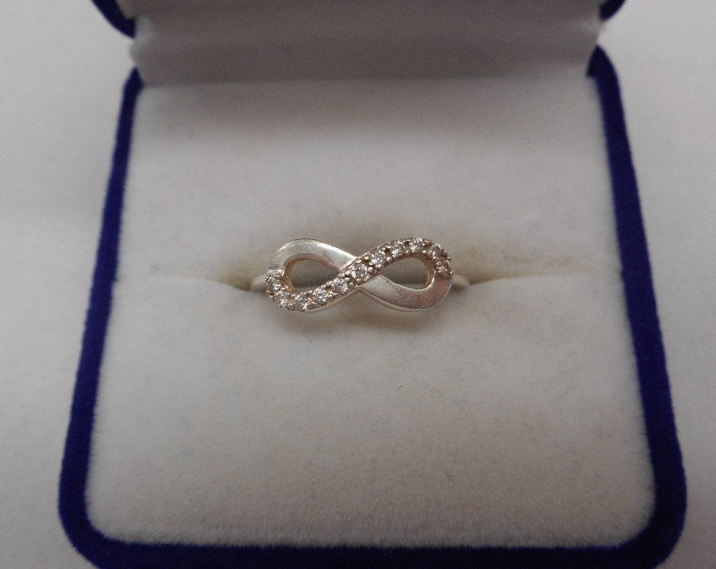 Zilveren Infinity ring met steentjes maat krap 16 nr.308, Sieraden, Tassen en Uiterlijk, Ringen, Verzenden, Dame, Zilver, Zilver
