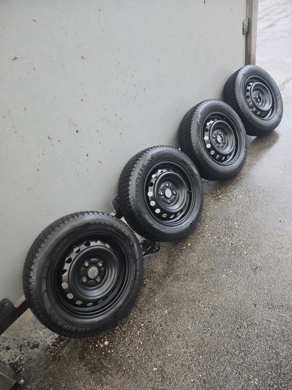 Goodyear Ultragrip 9 Winterbanden op stalen velgen 165/70R14, 14 inch, Gebruikt, Banden en Velgen, Winterbanden