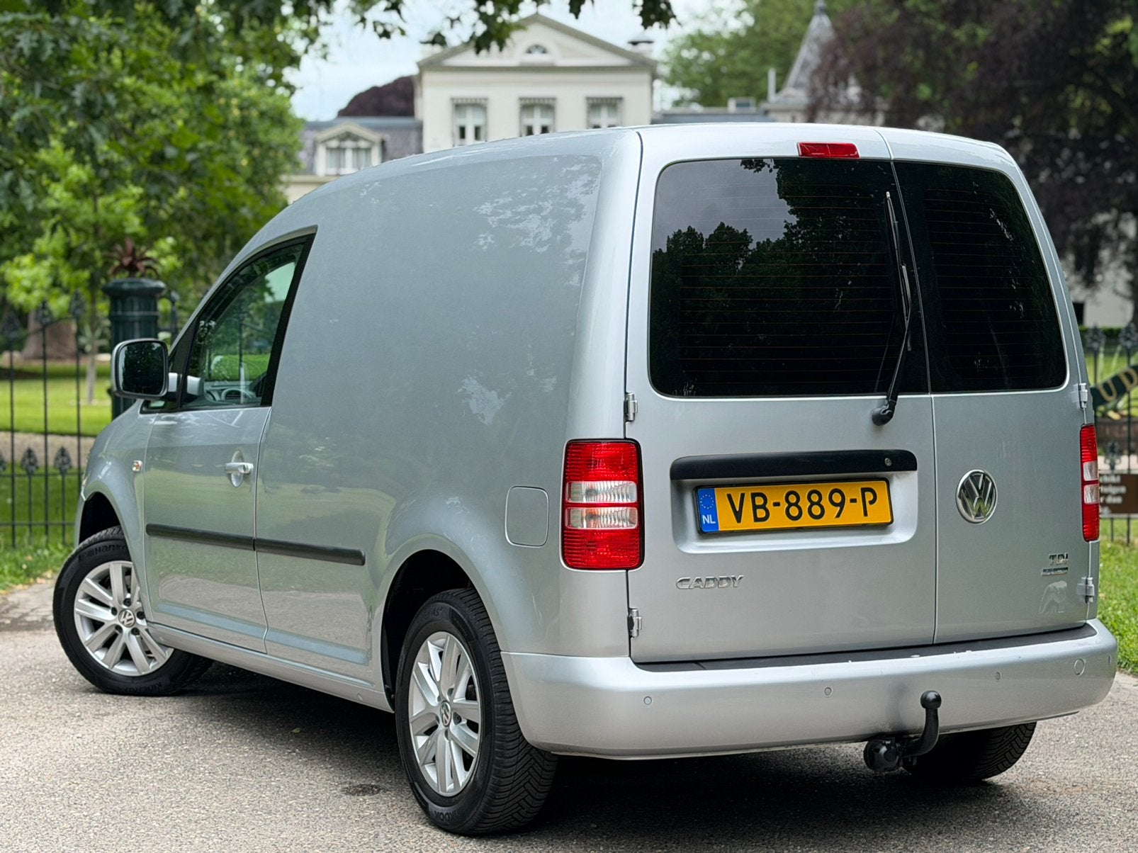 Volkswagen Caddy 1.6 D 55KW 2013 Airco - Cruise - Trekhaak, Voorwielaandrijving, Euro 5, 74 pk, Zwart