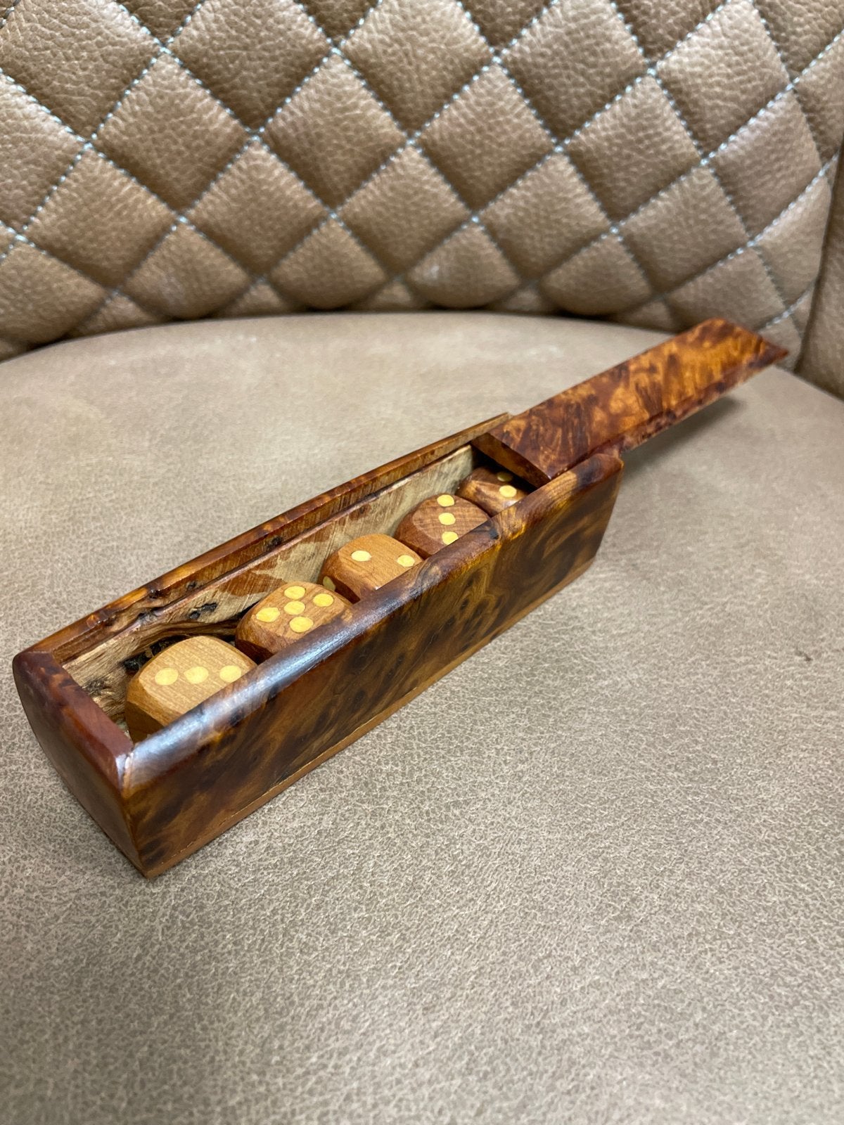 Houten dobbelstenen set in handgemaakte doos, Een of twee spelers, Ophalen of Verzenden, Zo goed als nieuw, Nvt