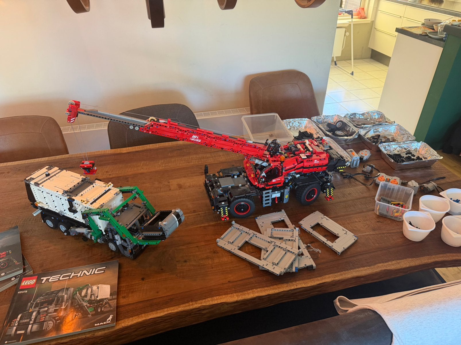 Technic lego rode kraan, truck en rc technic toebehoren, Ophalen, Zo goed als nieuw