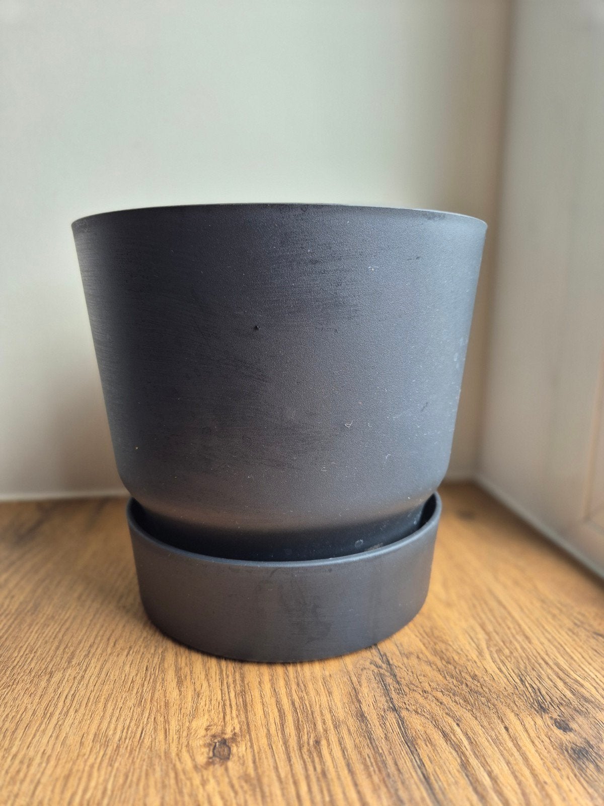 bloempot Living black van het merk Elho, Ophalen, Kunststof, Rond, Minder dan 40 cm