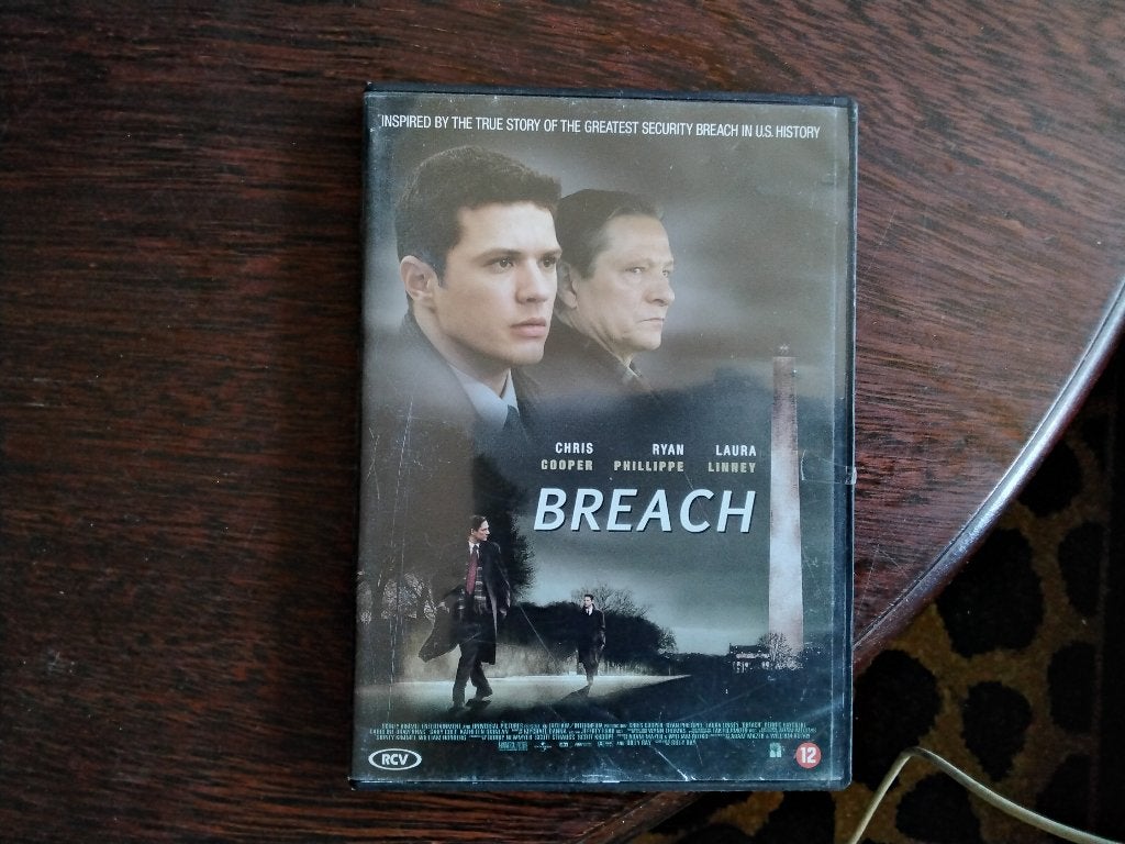 Breach, origineel, Engels, Nederlands, Actiethriller, Ophalen of Verzenden