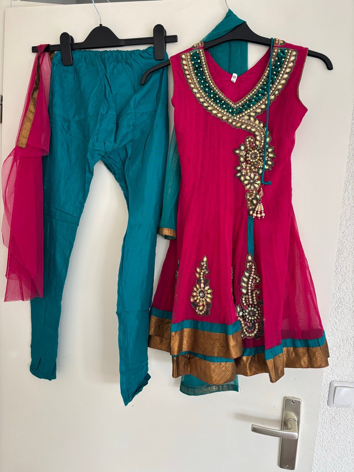 Indiase jurk/pak voor kinderen - Roze en groen, Ophalen of Verzenden, Zo goed als nieuw, Meisje
