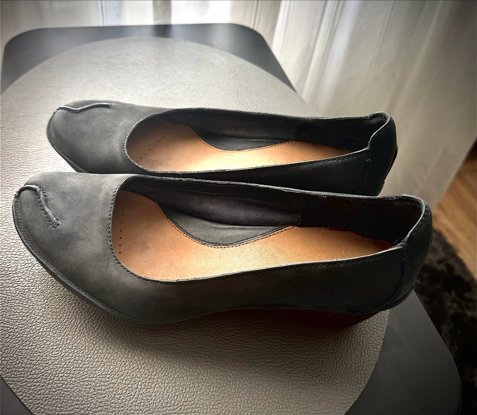 Clarks zwarte instappers met sleehak - Maat 39, Ophalen of Verzenden, Gedragen, Zwart, Instappers