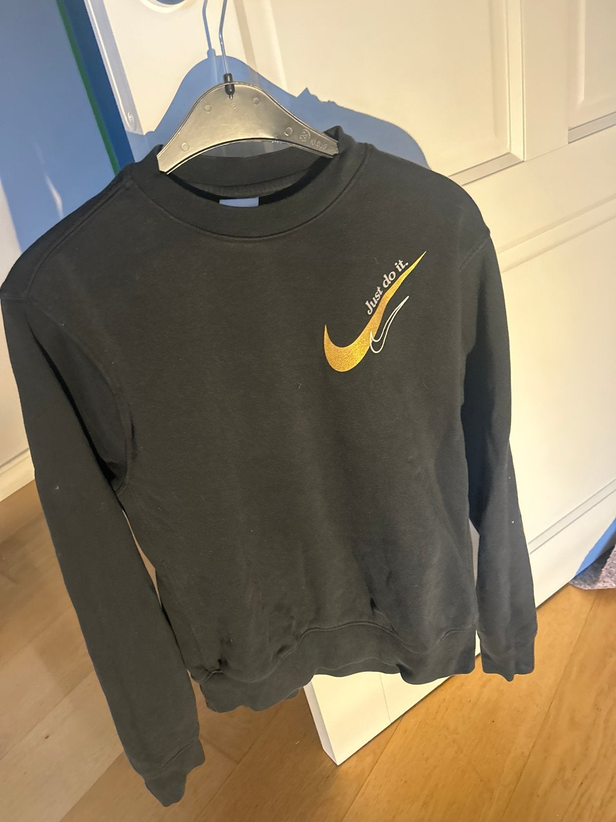Nike Just Do It sweater zwart goud maat S, Kleding | Dames, Truien en Vesten, Ophalen of Verzenden, Gedragen, Maat 36 (S), Zwart