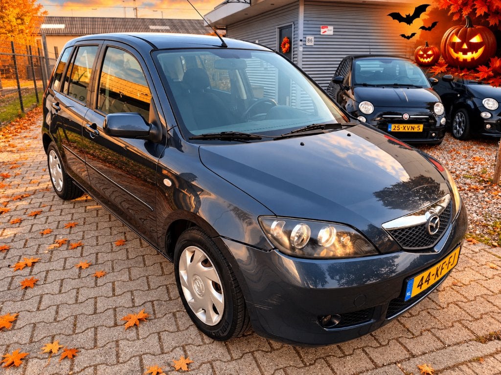 Mazda 2 1.4 16V BJ2007 NIEUWE APK! AIRCO TREKHAAK, Voorwielaandrijving, Mistlampen, Zwart, 4 cilinders