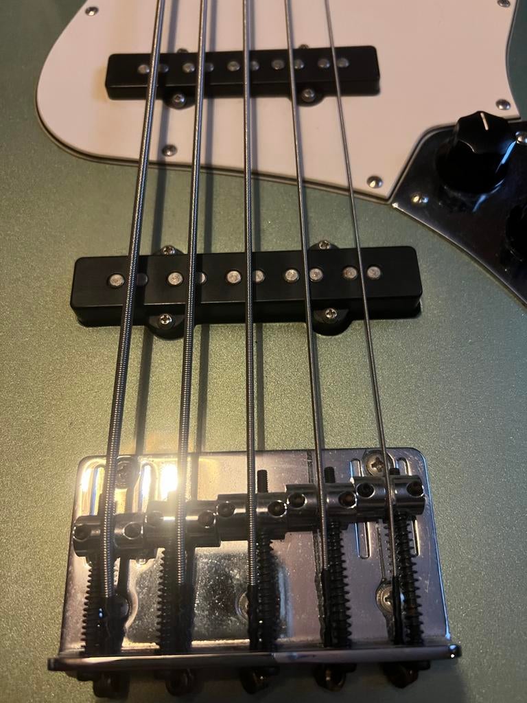 Fender Jazzbass Standard 5-string Sage Metallic, Muziek en Instrumenten, Ophalen of Verzenden, Zo goed als nieuw