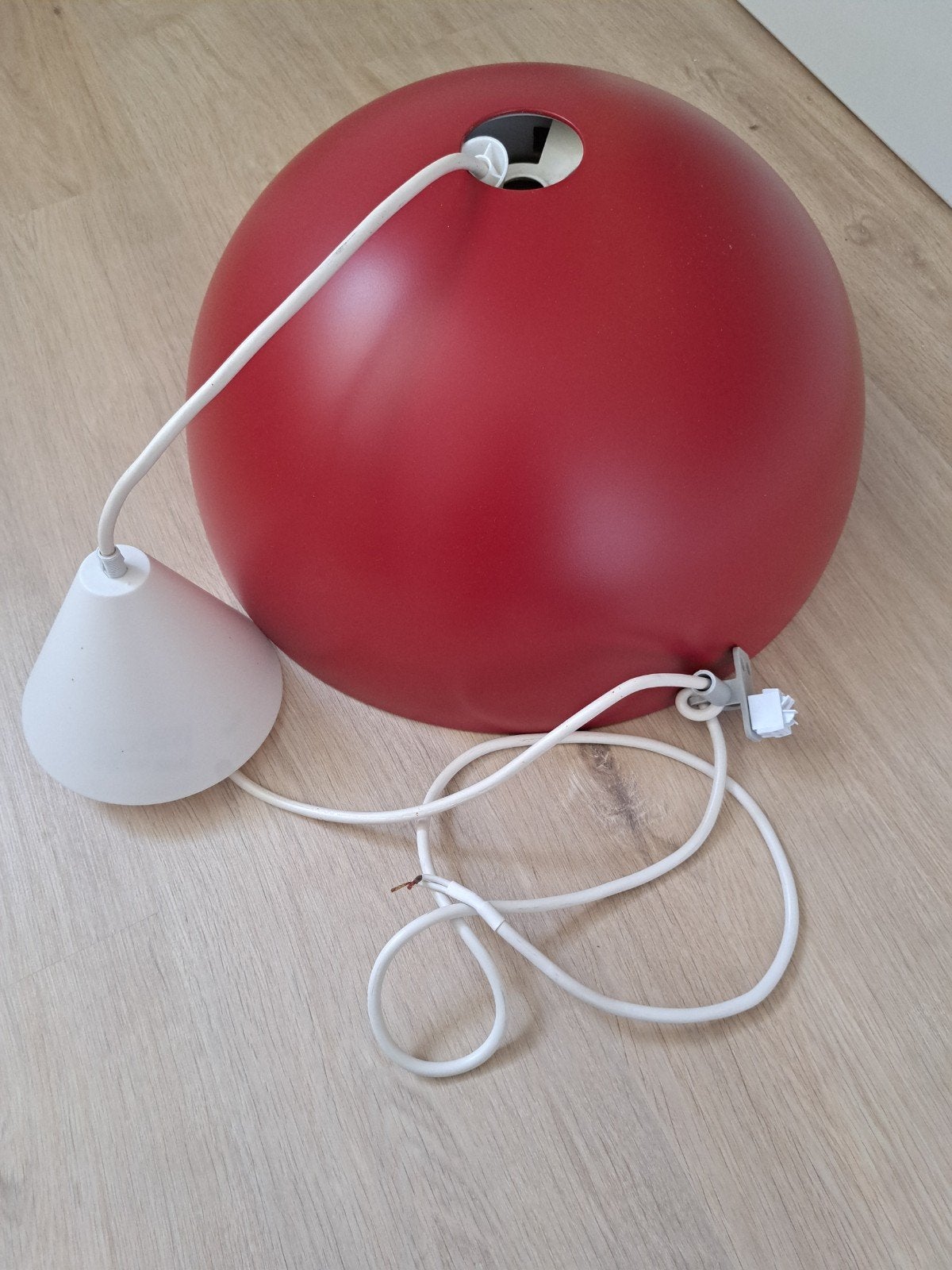 IKEA Rode hanglamp - Modern design, Ophalen, Gebruikt, E27 (groot), Metaal