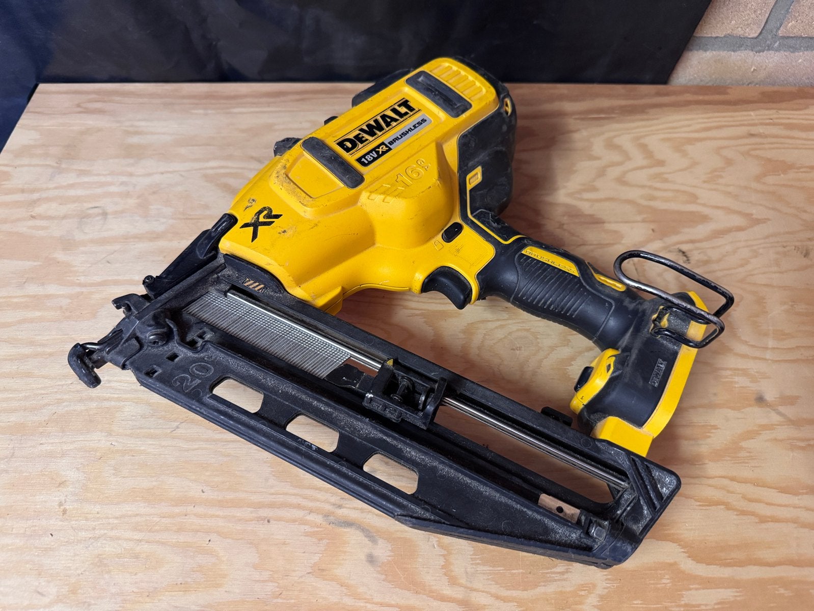 DeWalt DCN660 18v tacker, Ophalen of Verzenden, Zo goed als nieuw