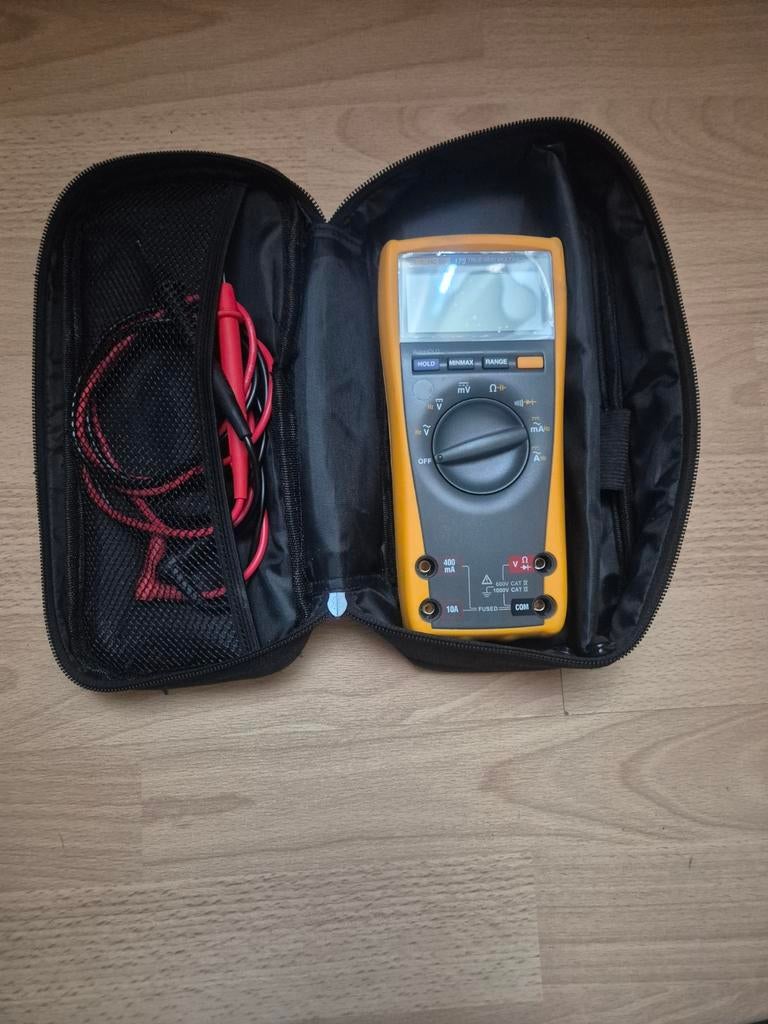 Fluke 175 True RMS Multimeter met meetsnoeren en tas, Ophalen of Verzenden, Zo goed als nieuw, Multimeter