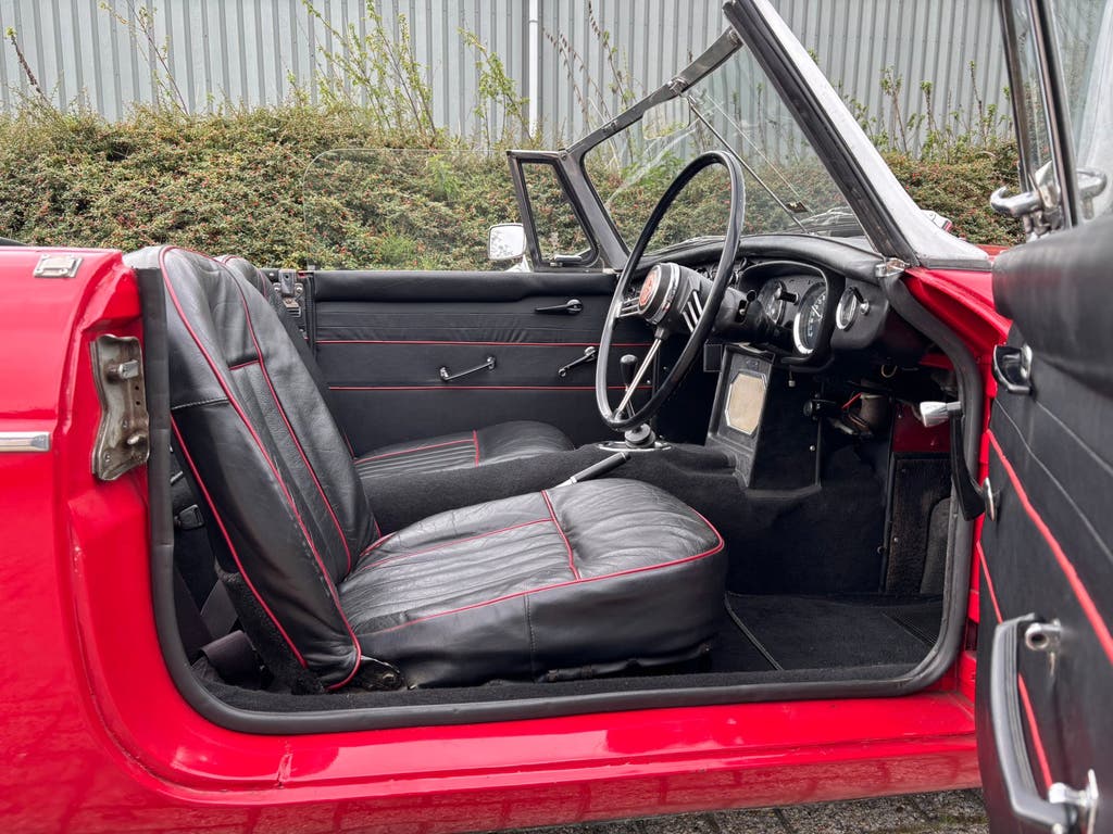MGB 1.8 Cabriolet 1967 Rood / Oldtimer / Klassieker / Rally!, foto 11
