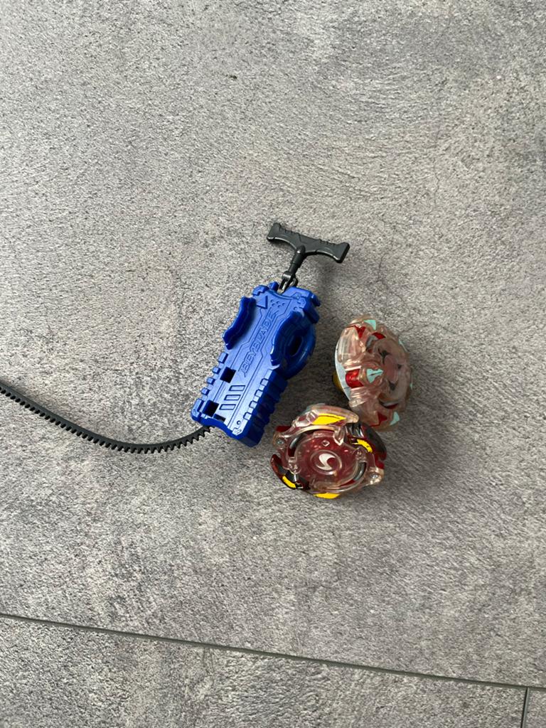 Bayblade set met launcher en 2 Beyblades, Ophalen of Verzenden, Zo goed als nieuw
