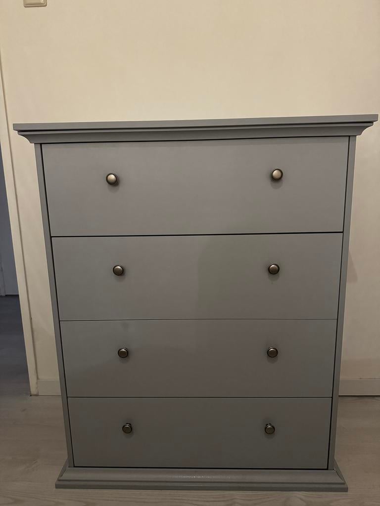 Leenbakker Grijze ladekast met 4 lades, Huis en Inrichting, Ophalen, Gebruikt, 100 tot 150 cm, 50 tot 100 cm