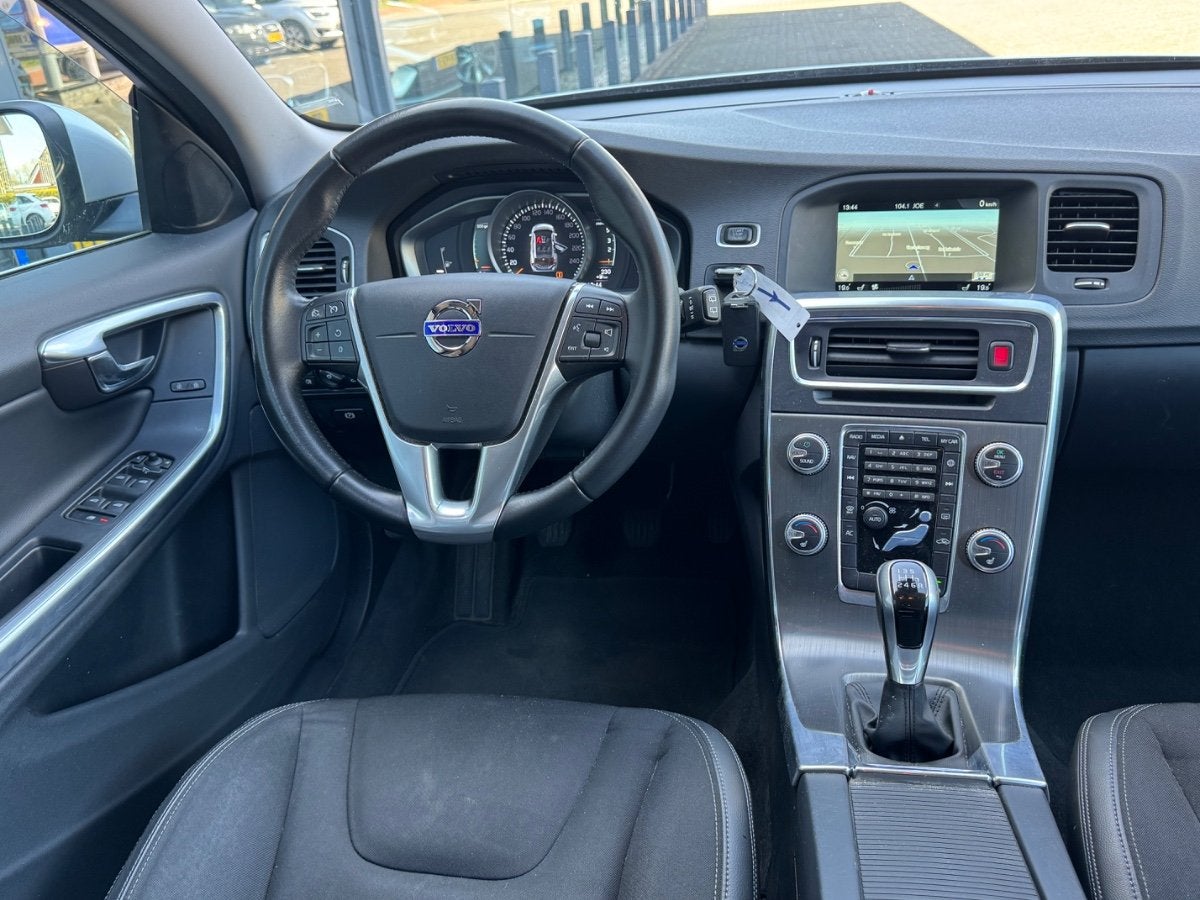 Volvo V60 2.0 D2 | Nordic+ | Airco-Ecc | Cruise | Navi, Auto's, Volvo, Voorwielaandrijving, Gebruikt, Euro 6, 4 cilinders