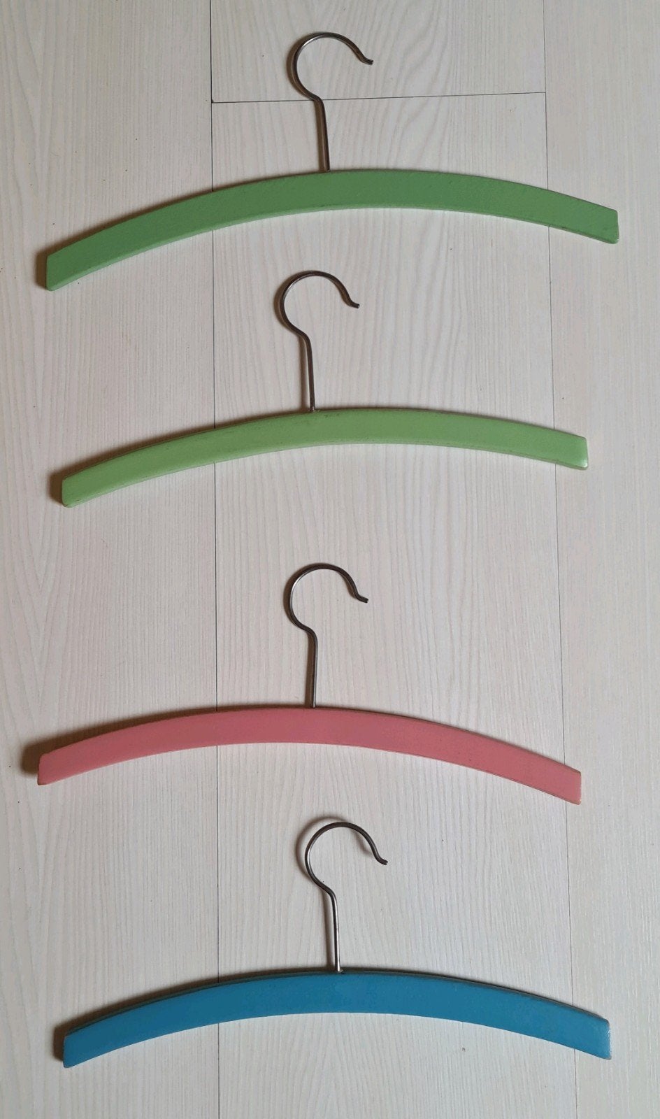 Baby kledinghangertjes, hout, Kinderen en Baby's, Ophalen, Zo goed als nieuw, Overige typen