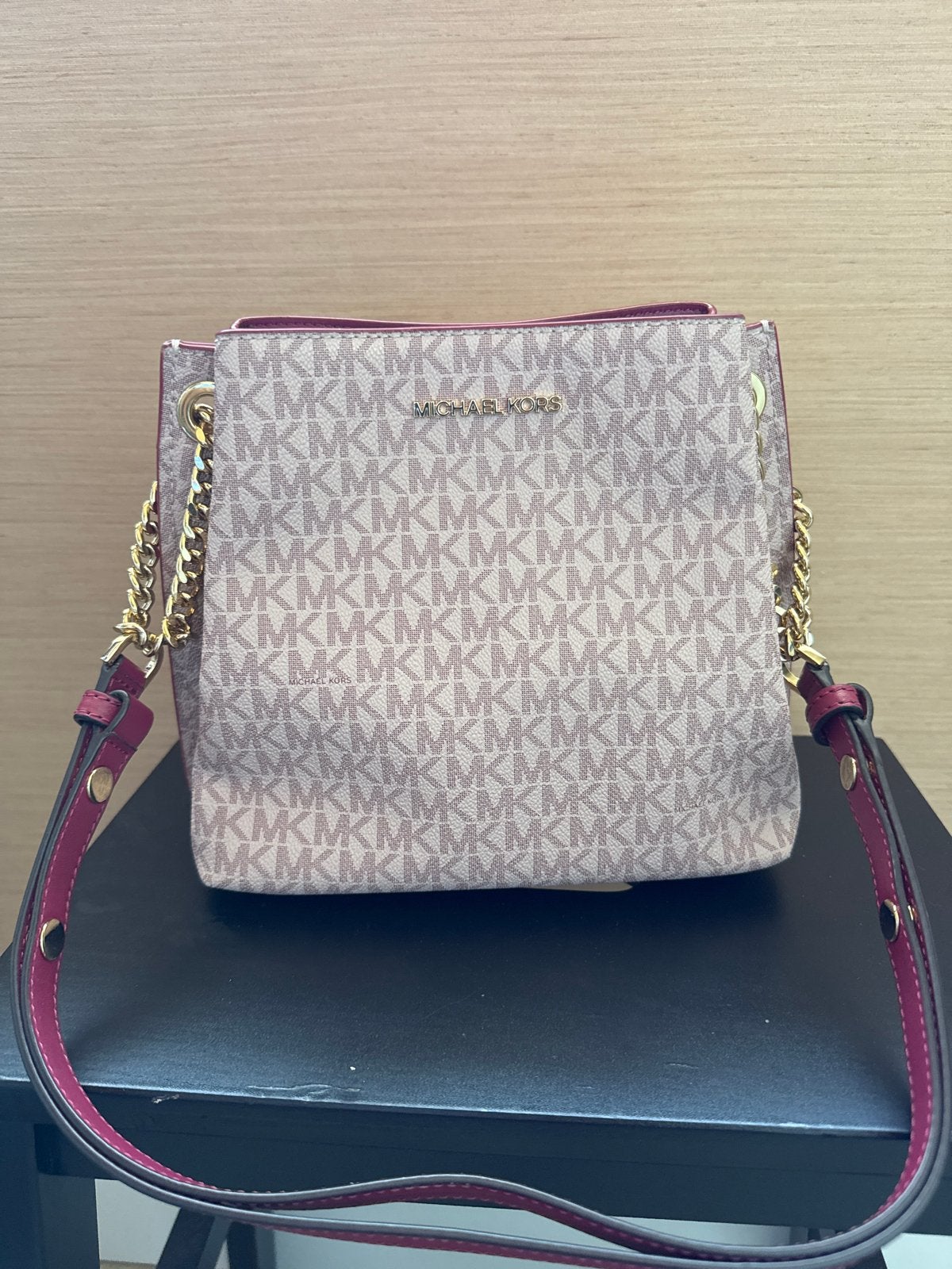 Michael Kors Schoudertasje - Zo goed als nieuw, Ophalen of Verzenden, Zo goed als nieuw, Beige, Schoudertasje