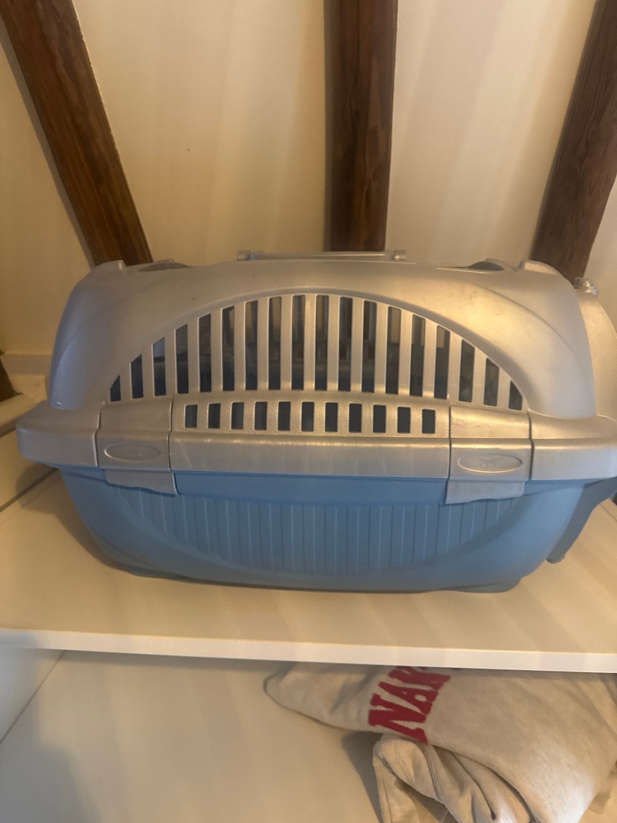 Cat carrier, Ophalen