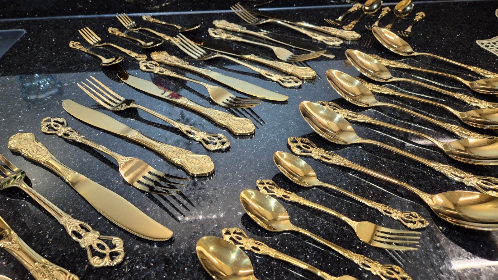 chique elegant Gouden 40delig 8 persoons  bestek Nieuw!, Ophalen, Nieuw, Rvs of Chroom