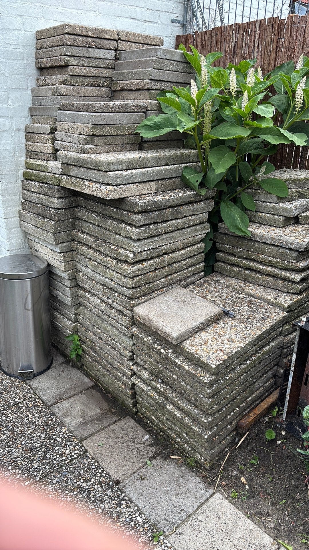 Gratis af te halen. Grind en stoeptegels, Ophalen, Gebruikt, Beton, Terrastegels