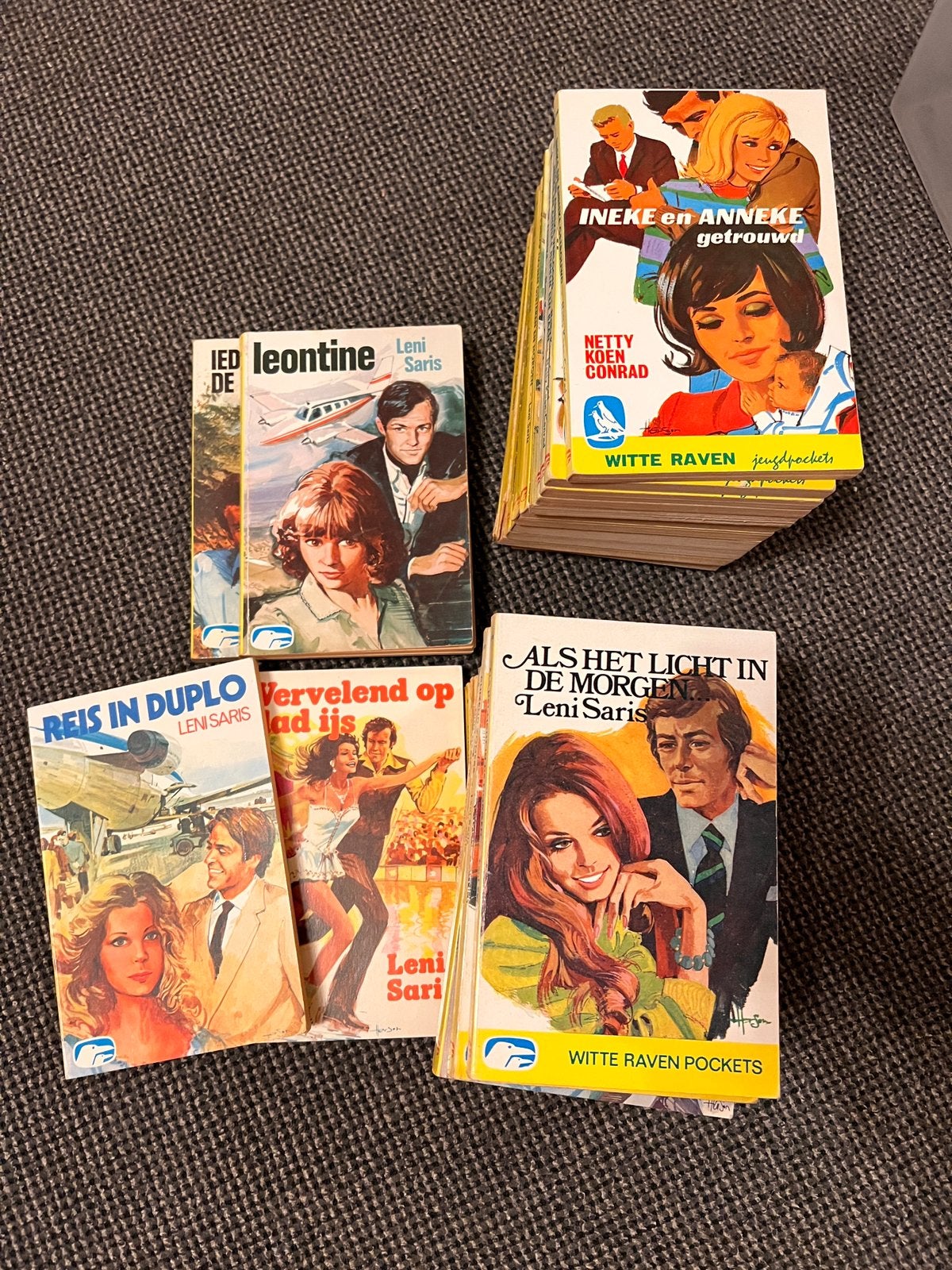 Leni Saris Pocketboeken - 23 stuks + 1 van Netty Coen Conrad, Boeken, Ophalen of Verzenden, Gelezen, Leni Saris