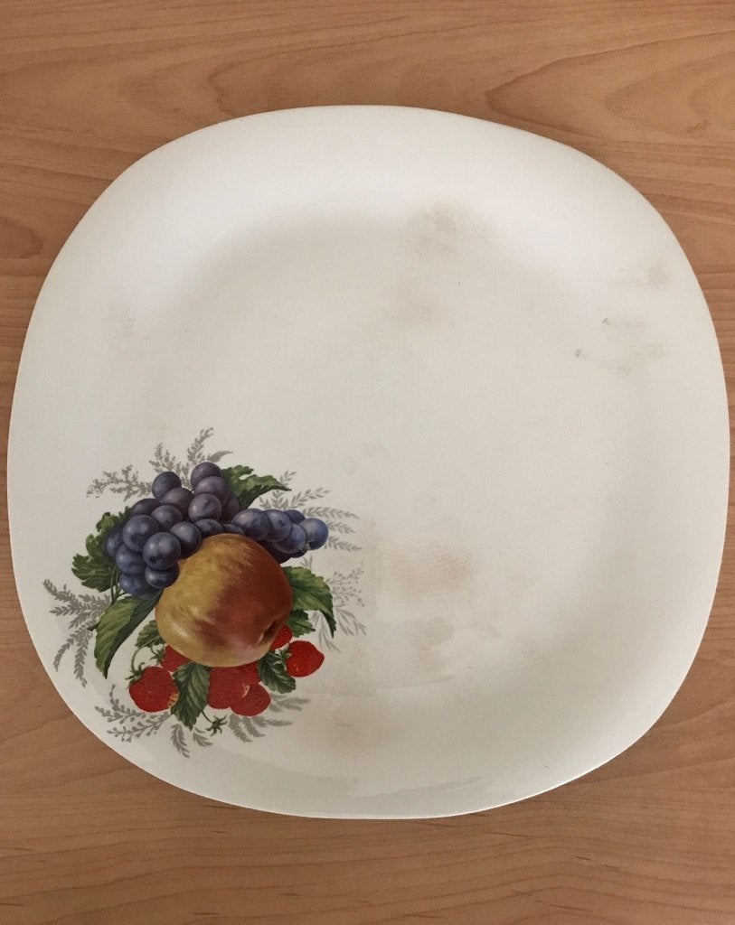 Boch Frères Keramiek Schaal met Fruitdecor, Gebruikt, Porselein of Keramiek, Schaal, Ophalen of Verzenden