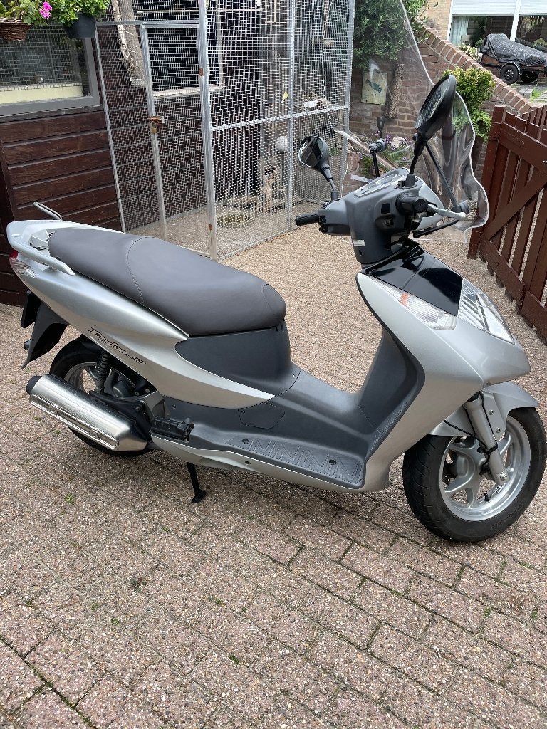 Mooie en goede Honda Dylan 150 met heel weinig km (6420), Motoren, Scooter, Motorrijbewijs A, Gebruikt, Particulier