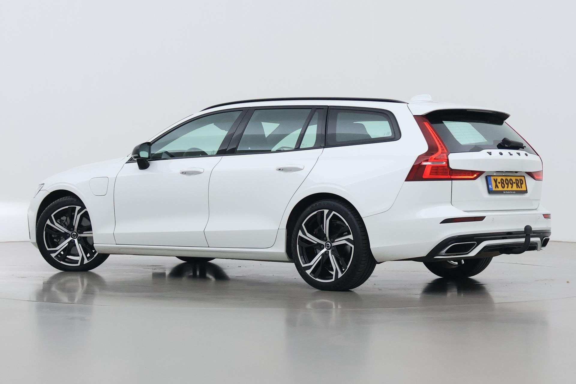 Volvo V60 T6 Twin Engine R-Design | Trekhaak | Camera | 19 i, Gebruikt, Euro 6, 4 cilinders, Hybride Elektrisch/Benzine