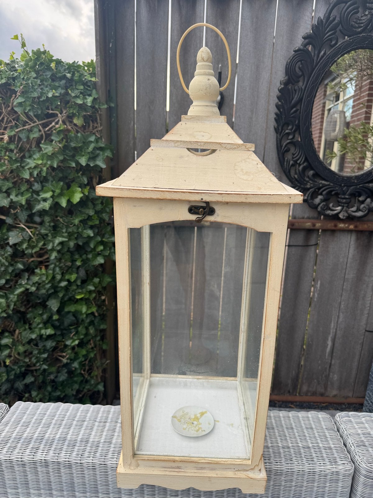 Grote vintage houten lantaarn - Crème/wit, Huis en Inrichting, Woonaccessoires | Kandelaars en Kaarsen, Gebruikt, Lantaarn, Ophalen of Verzenden
