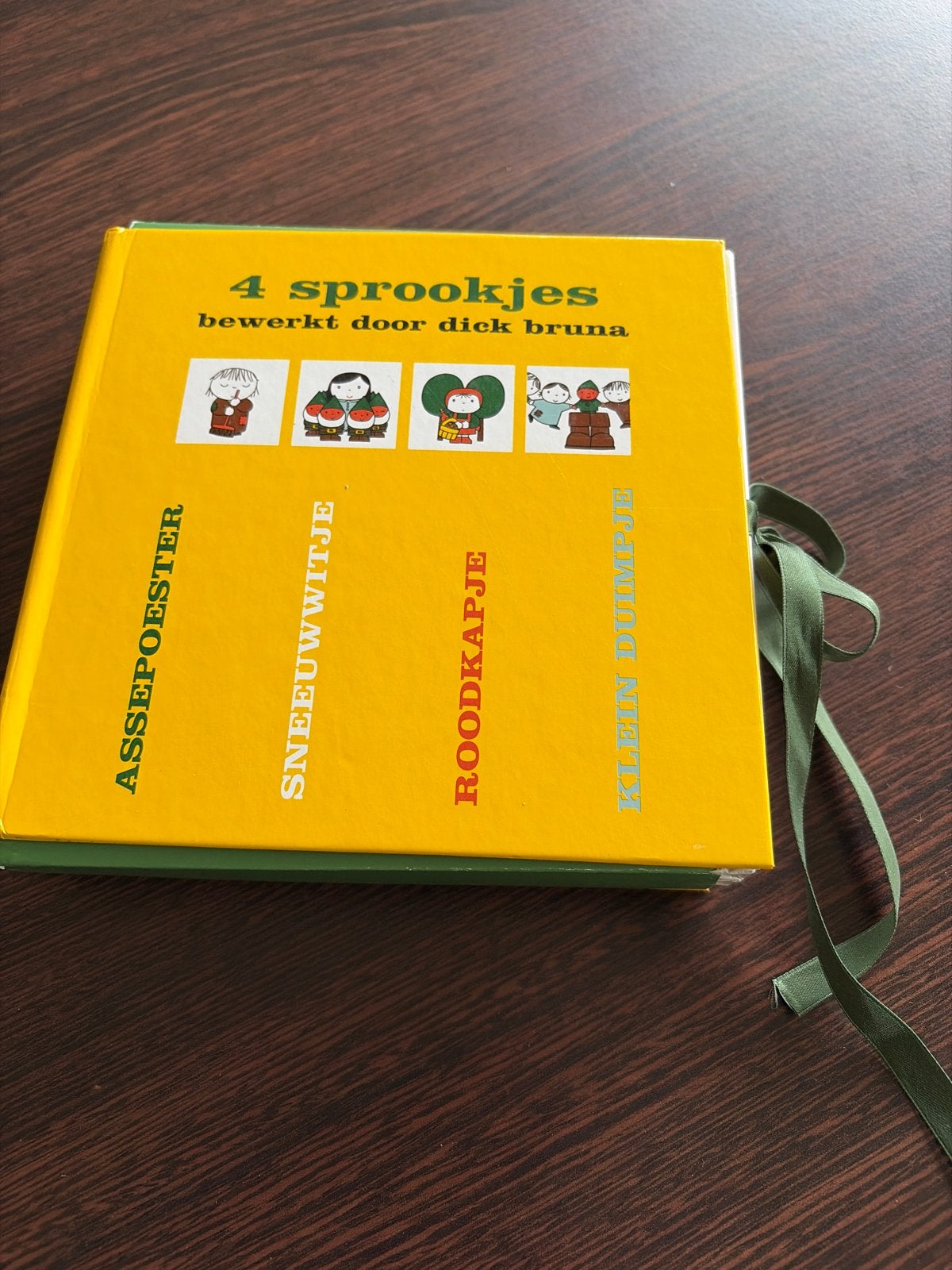 4 sprookjes bewerkt door Dick Bruna, Ophalen of Verzenden, Zo goed als nieuw