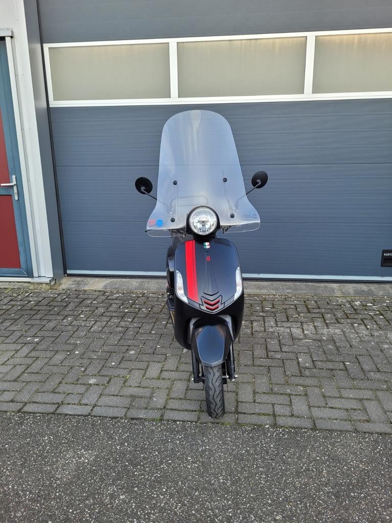 GTS TOSCANA Scooter - Zwart met rode accenten, Fietsen en Brommers, Snorfietsen en Snorscooters, Gebruikt, Benzine, Ophalen, Overige merken