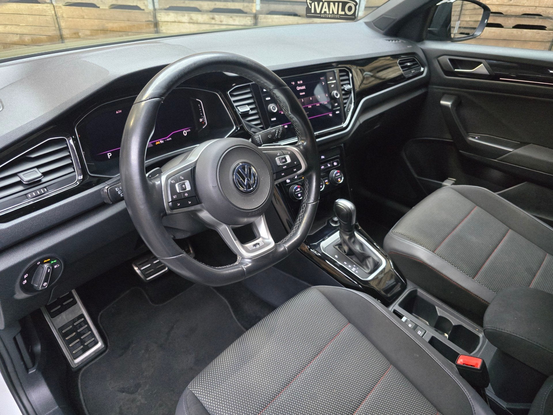 Volkswagen T-Roc 1.5 TSI Sport Navi VCP Clima Cruise Camera, Auto's, 4 cilinders, Leder en Stof, Origineel Nederlands, Bedrijf