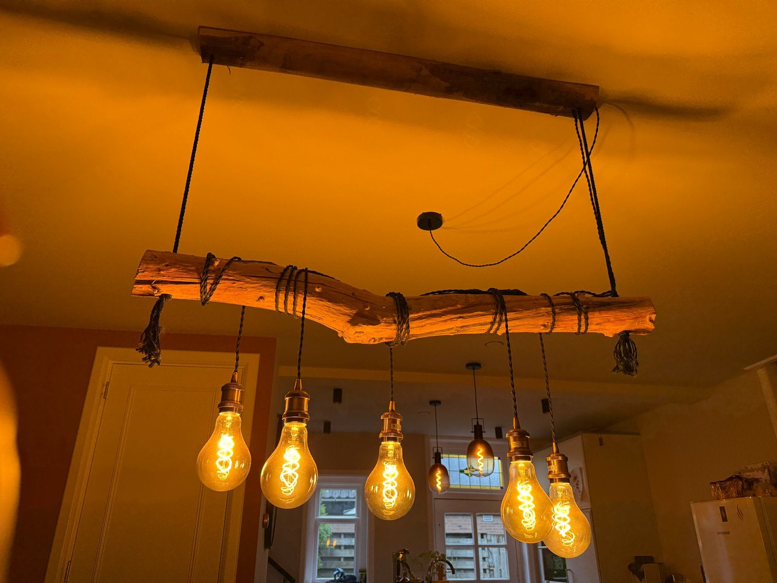 Unieke houten hanglamp met 5 gloeilampen, Ophalen, Zo goed als nieuw, Hout, 50 tot 75 cm