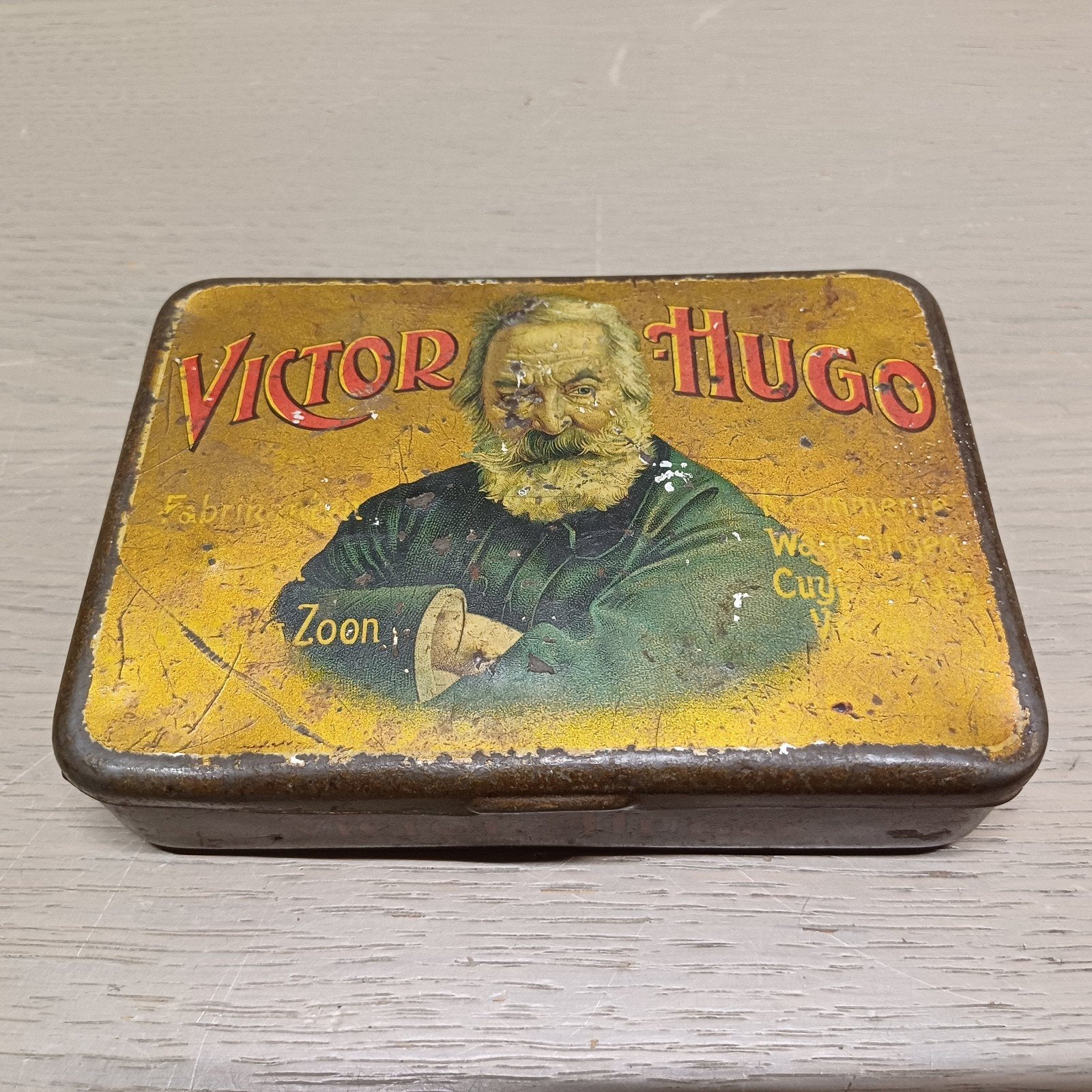 SIGAREN TABAK DOOS BLIK VICTOR HUGO, Ophalen of Verzenden, Gebruikt, Tabaksdoos of Verpakking