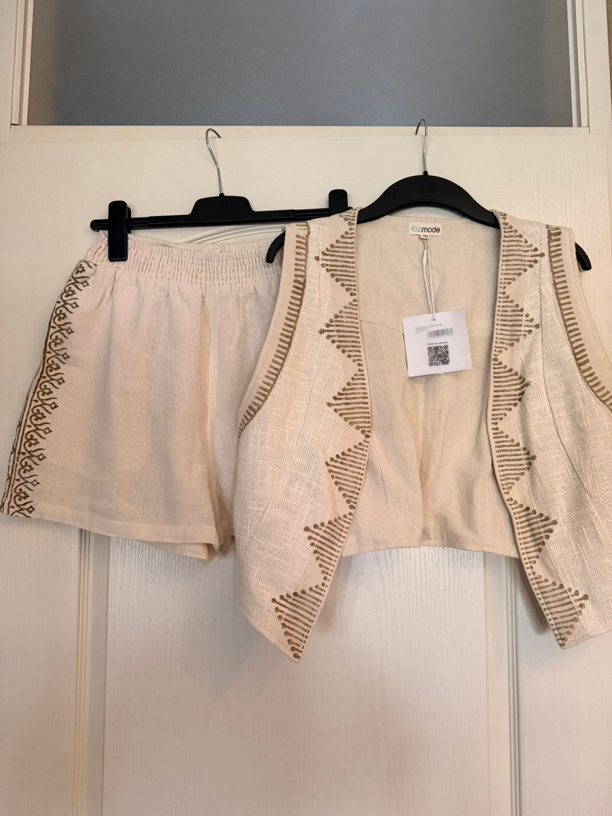 Ibiza set short en gilet M/L, Kleding | Dames, Ophalen of Verzenden, Nieuw