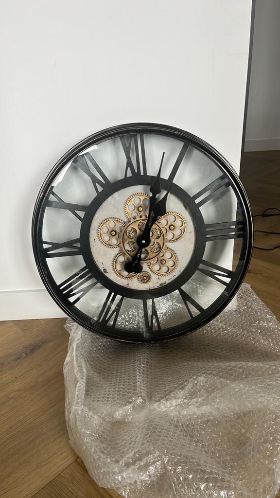 Wandklok met draaiende tandwielen, Huis en Inrichting, Woonaccessoires | Klokken, Ophalen, Wandklok