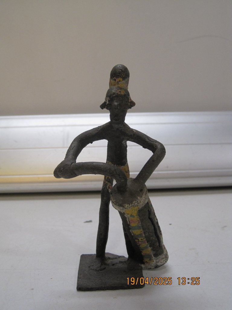 Afrikaans bronzen beeldje met trommel 11,5 cm (338), Antiek en Kunst, Antiek | Koper en Brons, Ophalen of Verzenden, Brons