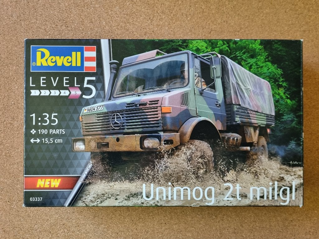 Revell 03337 Unimog 2t milgl 1:35 met schade, Ophalen of Verzenden, Truck, Revell, 1:32 tot 1:50
