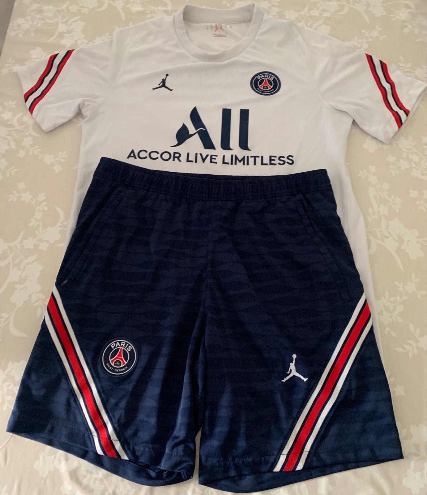 PSG Jordan tenue - shirt M en broekje L, Ophalen, Meerkleurig, Overige maten, Voetbal