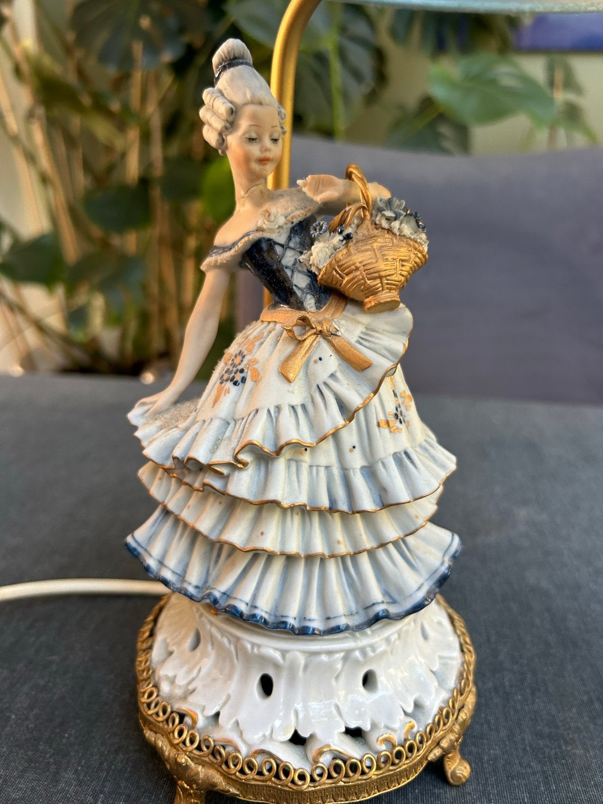 Eduardo tosca Porseleinen Tafellamp met Dame en Mandje, Ophalen of Verzenden