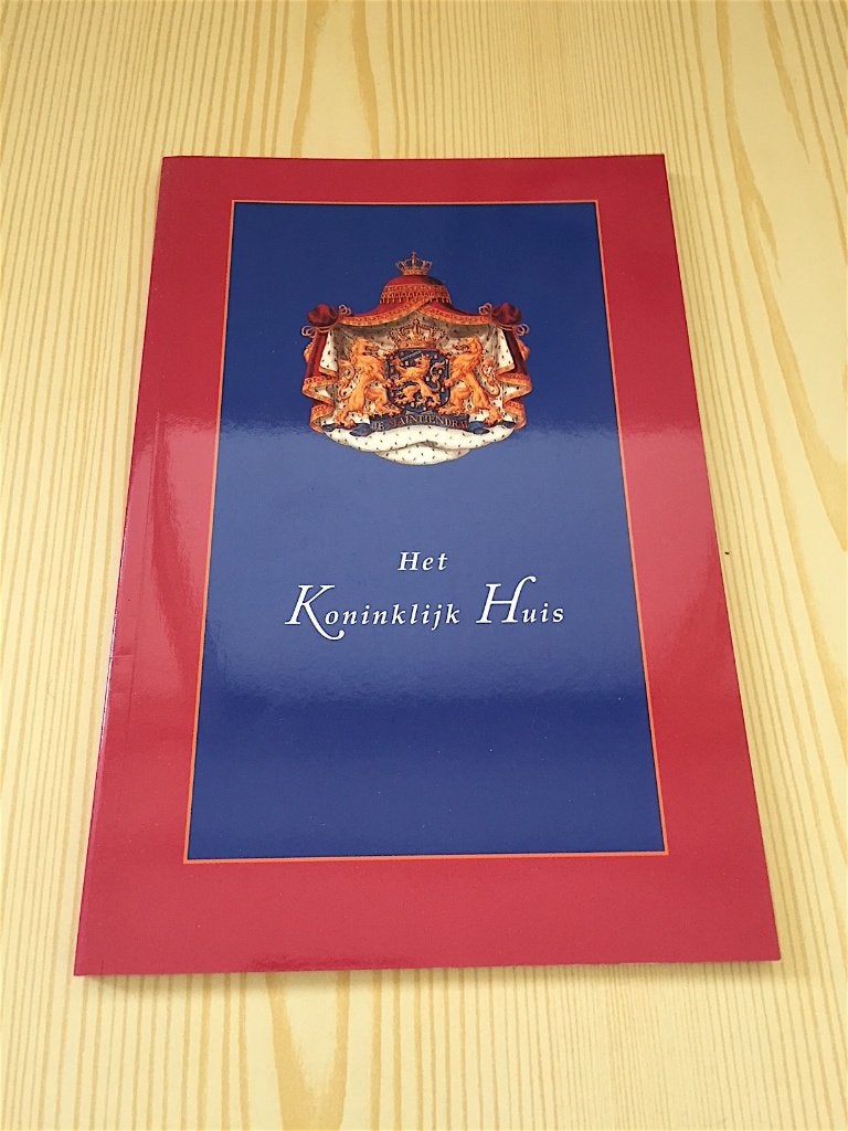 2 boeken Het Koninklijk Huis, The Royal House Nederland, Ophalen, Nieuw, Nederland, Tijdschrift of Boek