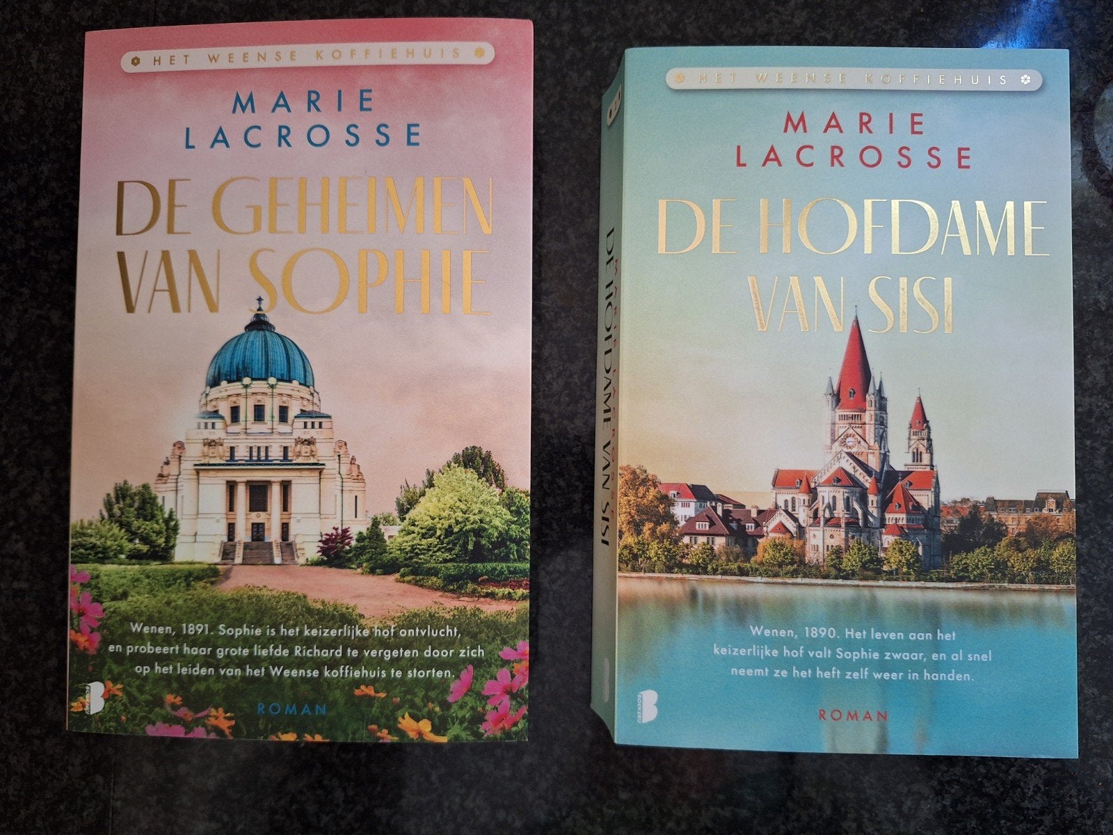 Deel 2 en 3 van Het weense koffiehuis, Boeken, Chicklit, Ophalen of Verzenden, Zo goed als nieuw