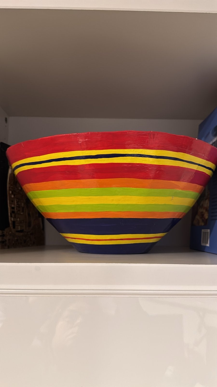 Kleurrijke decoratieve paper mache schaal met strepen, Huis en Inrichting, Ophalen, Overige materialen, Gebruikt, Schaal