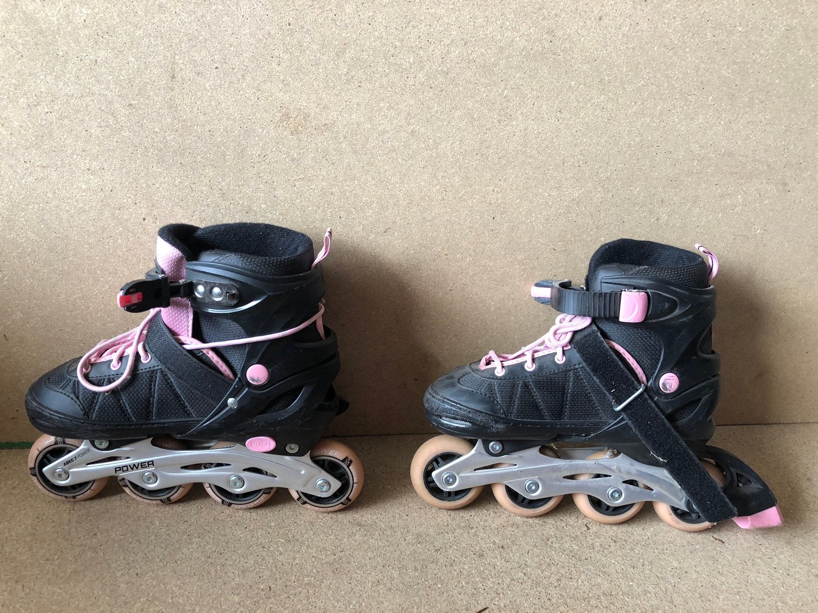 Meiden skeelers maat 34 tot 37 zwart rose, Sport en Fitness, Kinderen, Ophalen of Verzenden, Inline skates 4 wielen, Verstelbaar