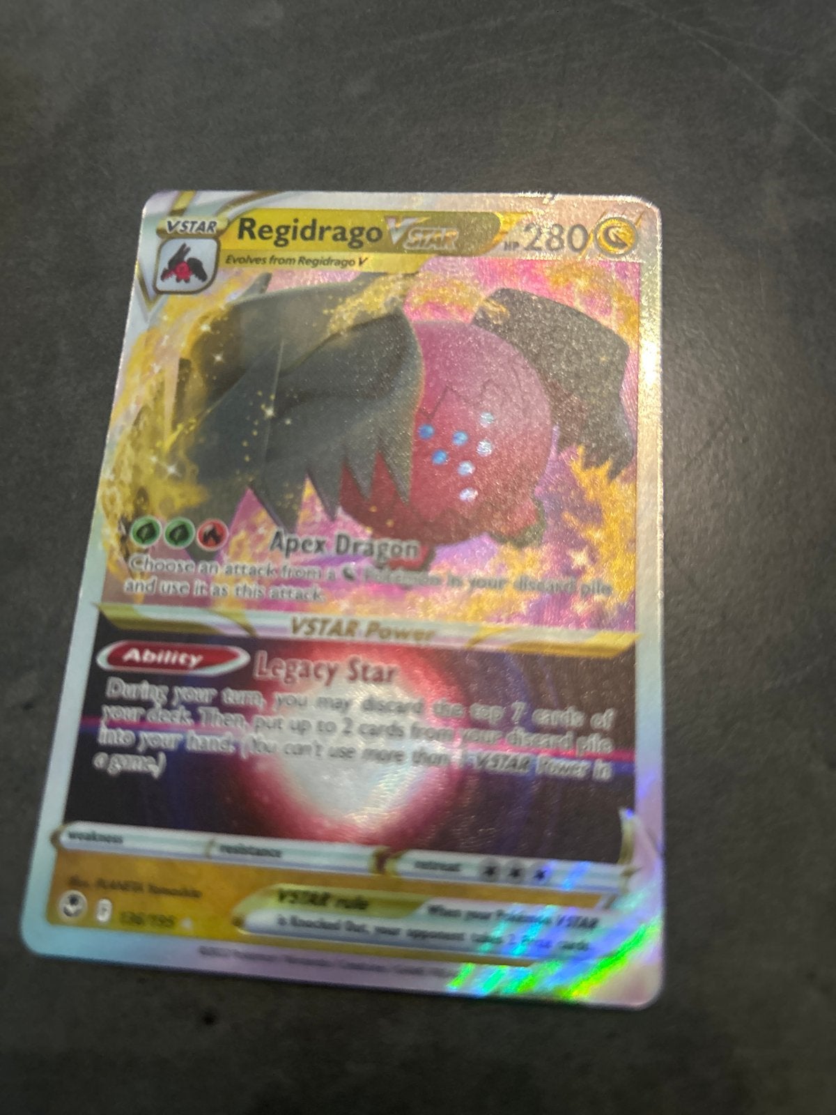 Pokémon TCG Regidrago VSTAR 136/195 Silver Tempest, Ophalen of Verzenden, Zo goed als nieuw, Losse kaart, Foil