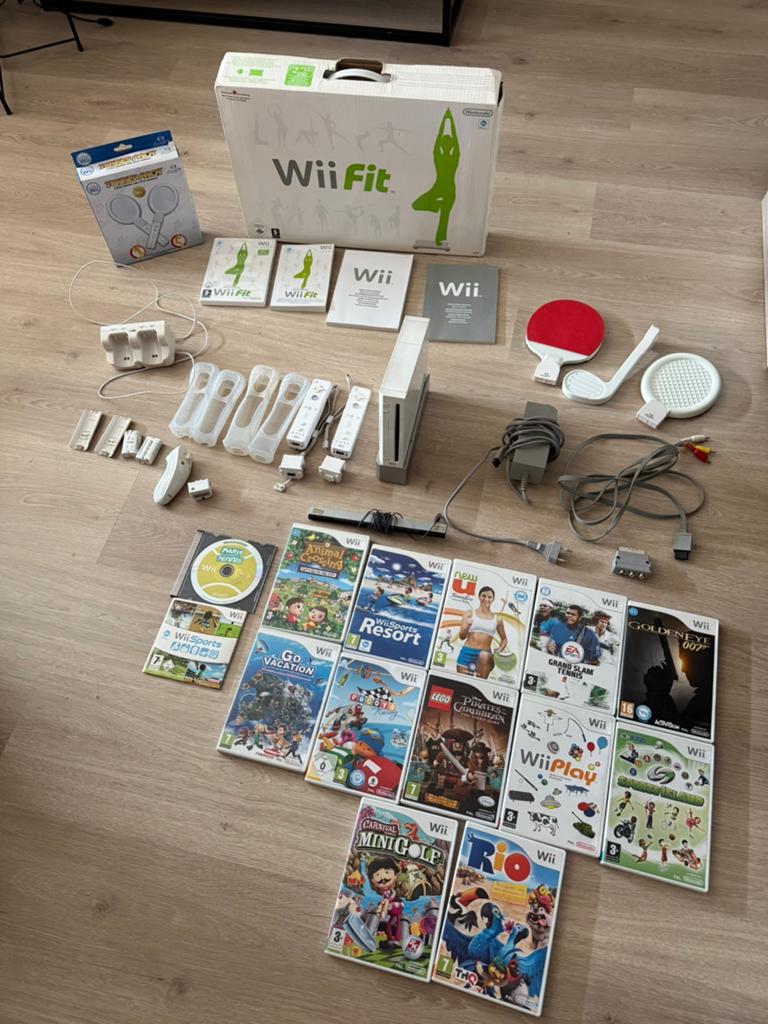 Nintendo Wii Set!, Spelcomputers en Games, Spelcomputers | Nintendo Wii, Ophalen of Verzenden, Zo goed als nieuw, Met 2 controllers
