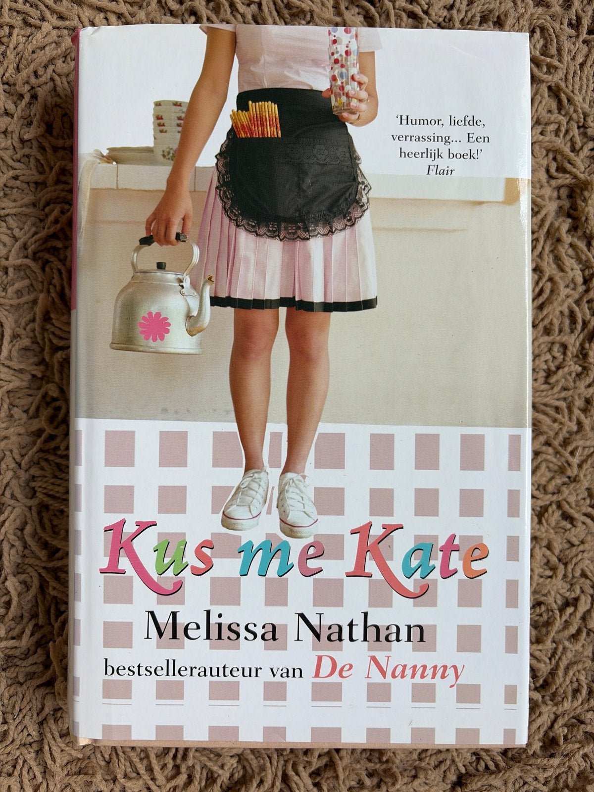 Kus me Kate - Melissa Nathan (Roman), Ophalen of Verzenden, Zo goed als nieuw, Nederland