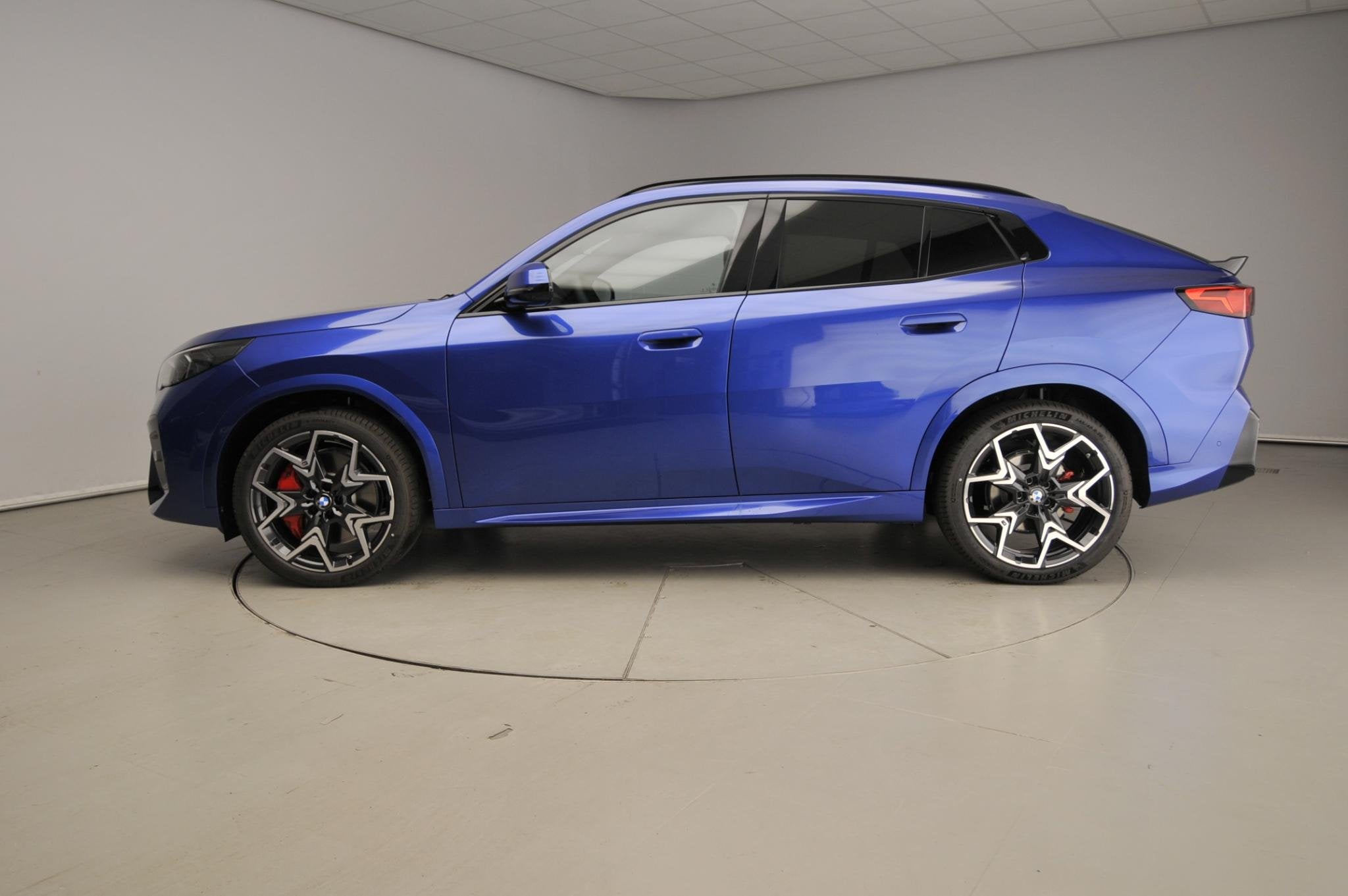 BMW X2 sDrive20i | M-Sportpakket | LED | HUD | Active cruise, Auto's, Dealer onderhouden, 1800 kg, Met garantie (alle), Blauw