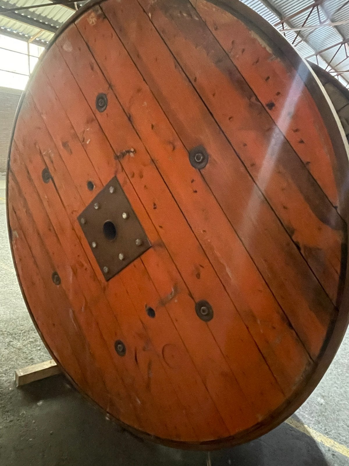 Grote houten kabelhaspel - 2.25m doorsnede, 1.05m dik, Ophalen, Gebruikt, Kabelhaspel