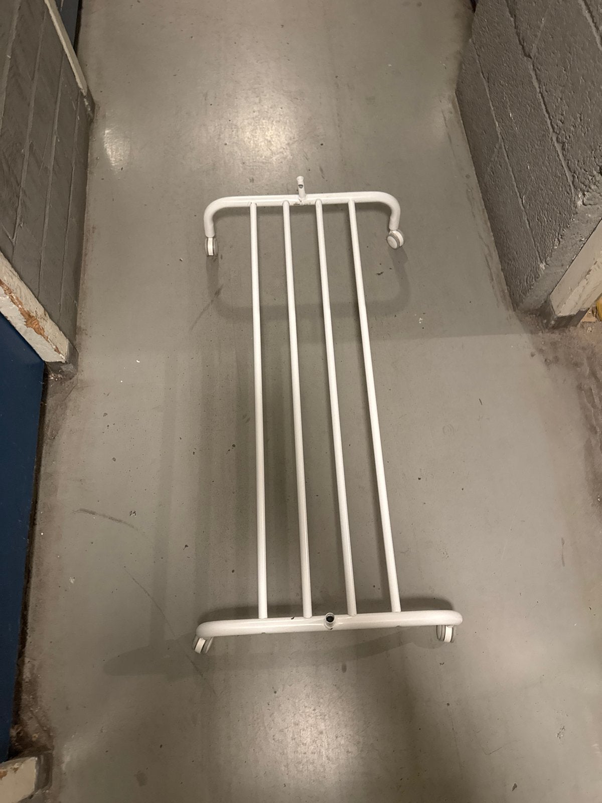 Wit metalen schoenenrek gratis, Huis en Inrichting, Ophalen of Verzenden, Gebruikt